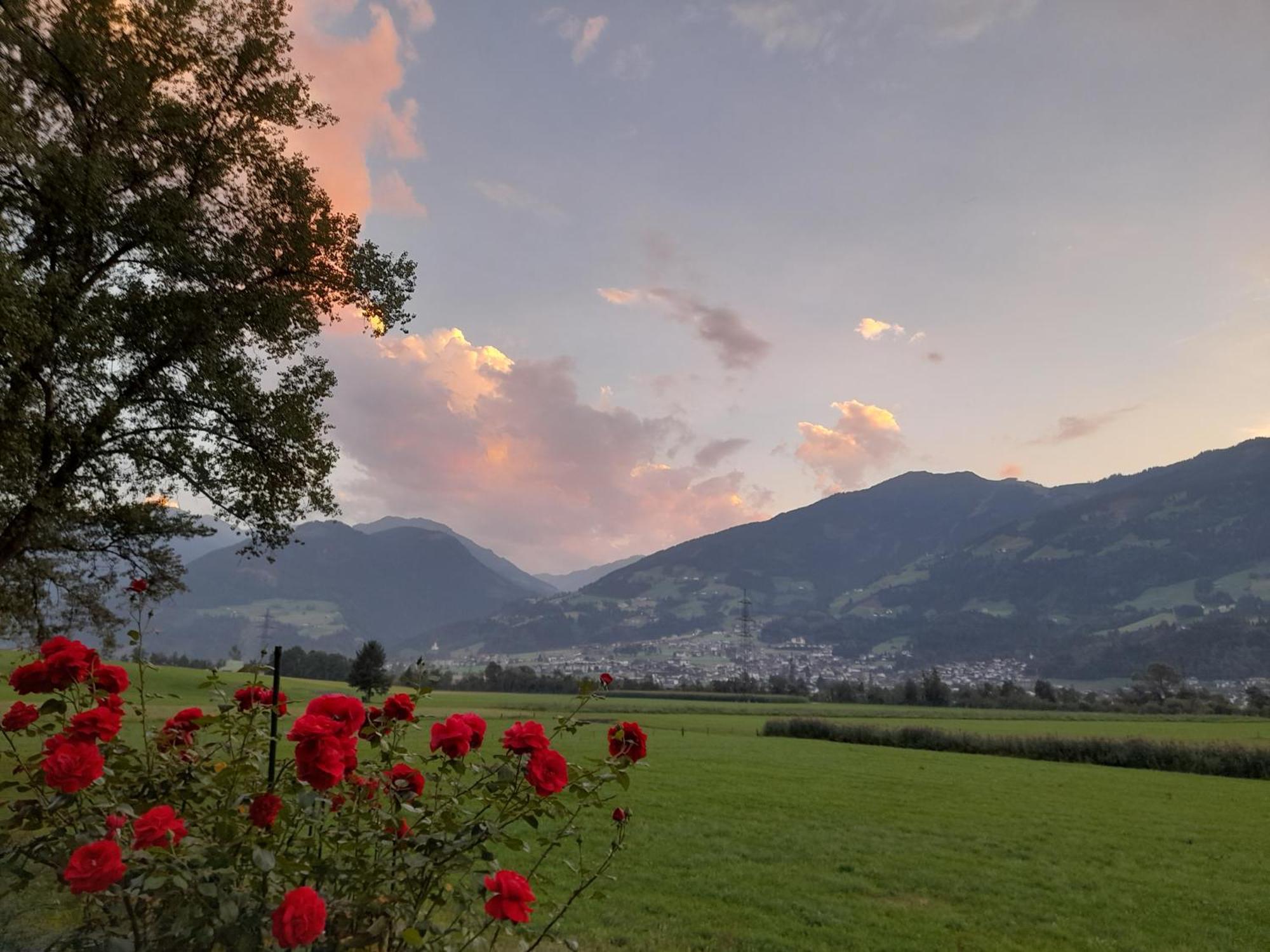 Ferienwohnung Rose Hart im Zillertal Exterior photo